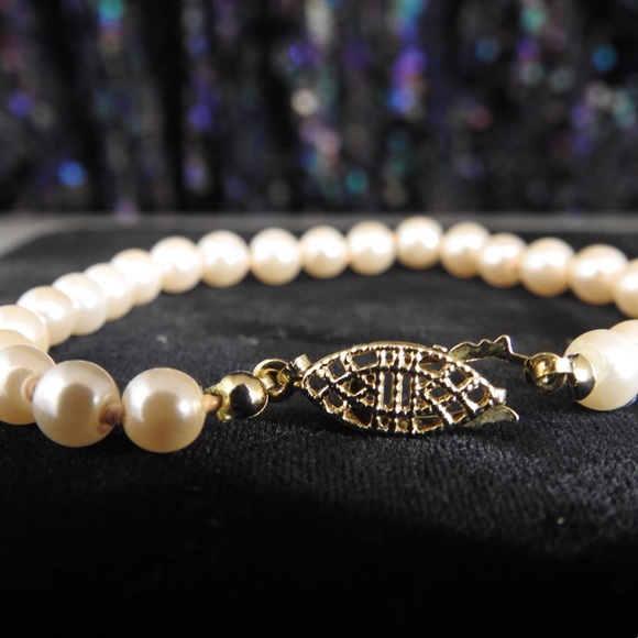 Blush Pearl Necklace with Matching Bracelet - Picture 5 of 6
